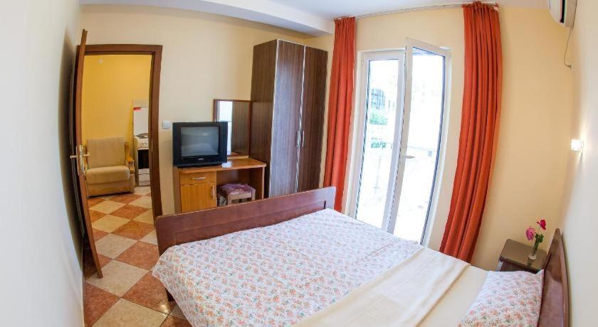 Apartmani Becici מראה חיצוני תמונה